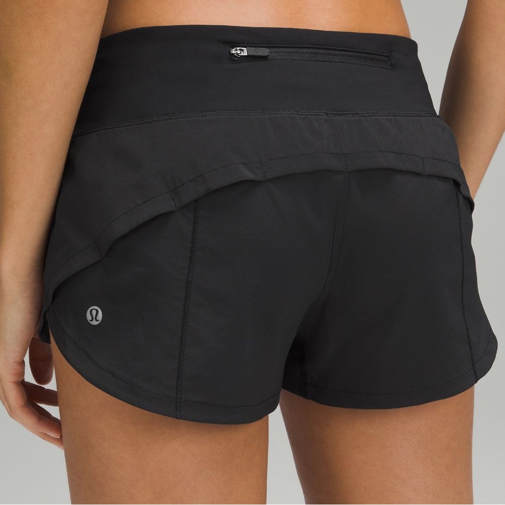 Lululemon Speed Up Low-Rise Lined Short 2.5" in a size 6!